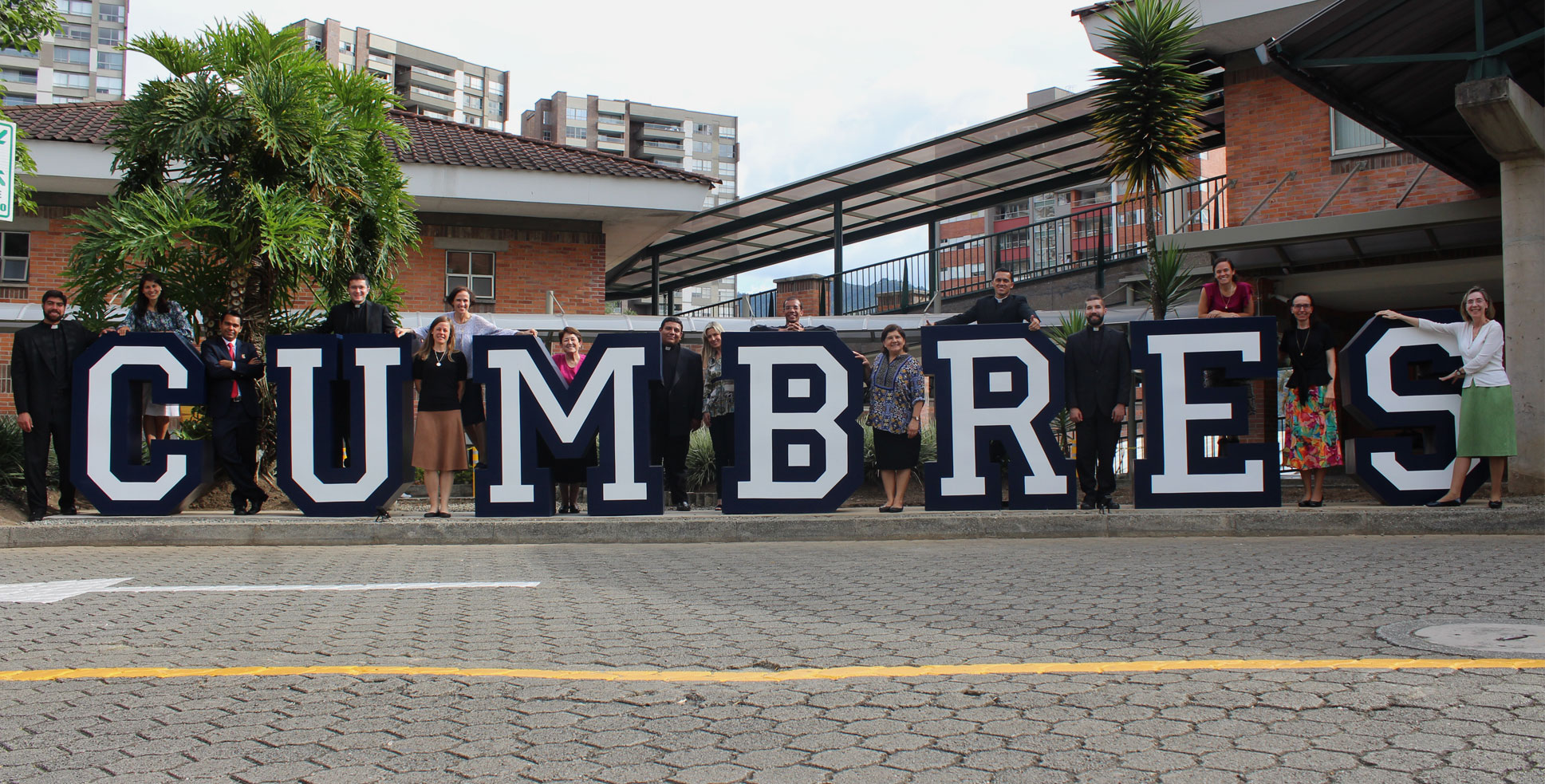 Equipo del Colegio Cumbres Medellín